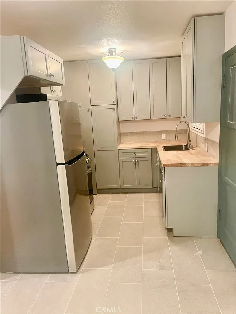 5758 Vineland Avenue North Hollywood, CA 91601
