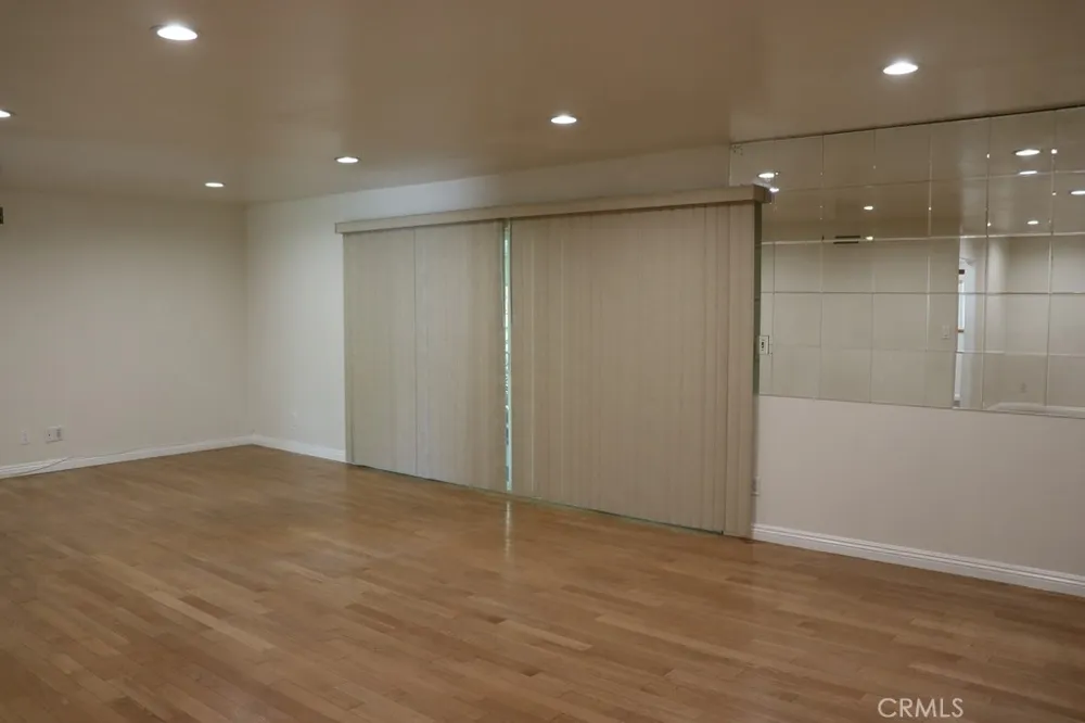 18616 Lassen Street Northridge, CA 91324