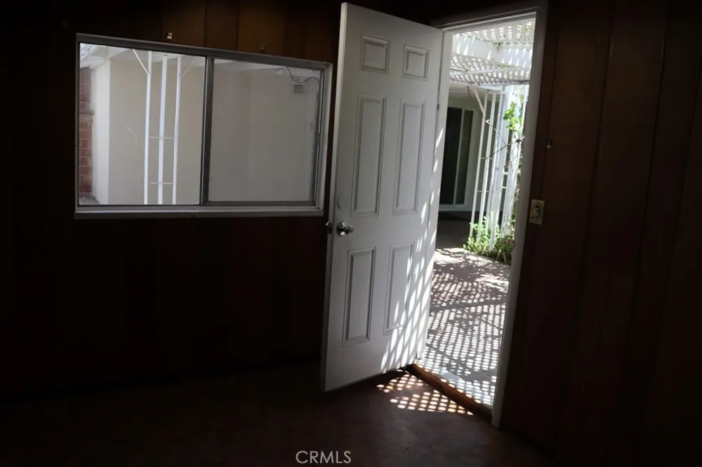 18616 Lassen Street Northridge, CA 91324