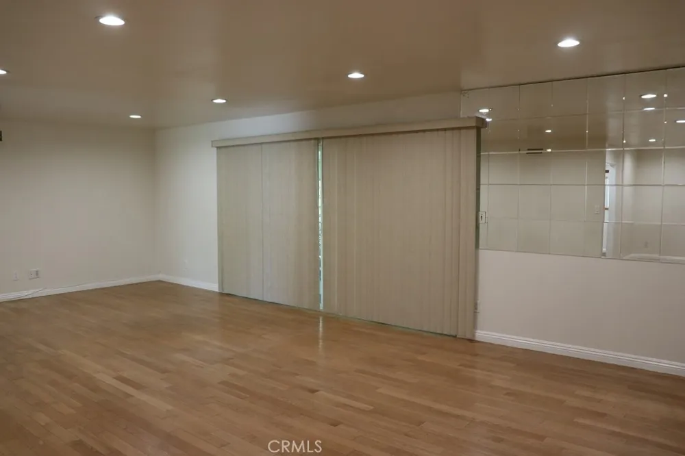 18616 Lassen Street Northridge, CA 91324