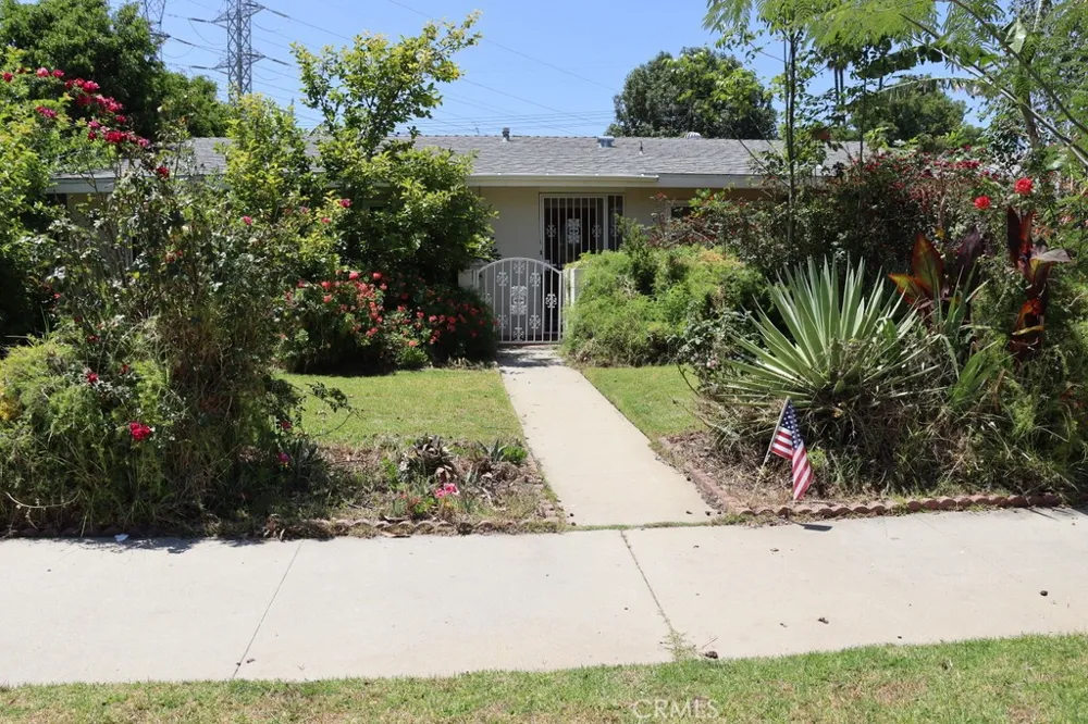 18616 Lassen Street Northridge, CA 91324