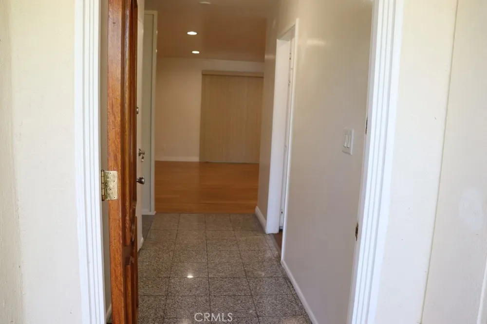 18616 Lassen Street Northridge, CA 91324