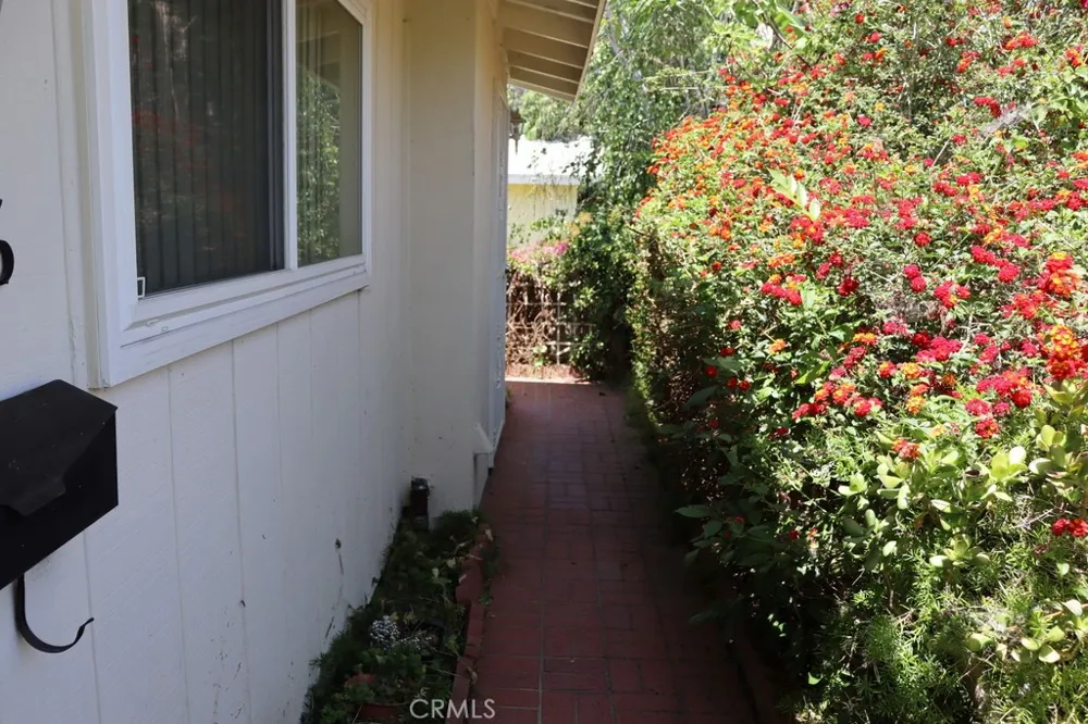 18616 Lassen Street Northridge, CA 91324