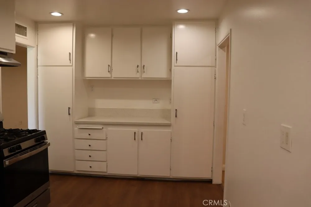 18616 Lassen Street Northridge, CA 91324