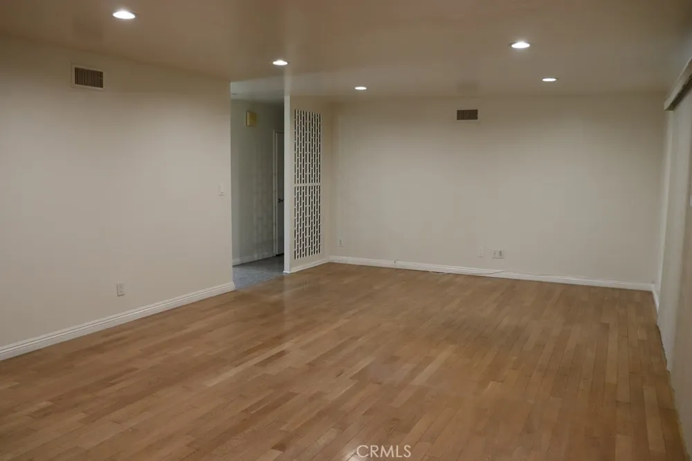 18616 Lassen Street Northridge, CA 91324