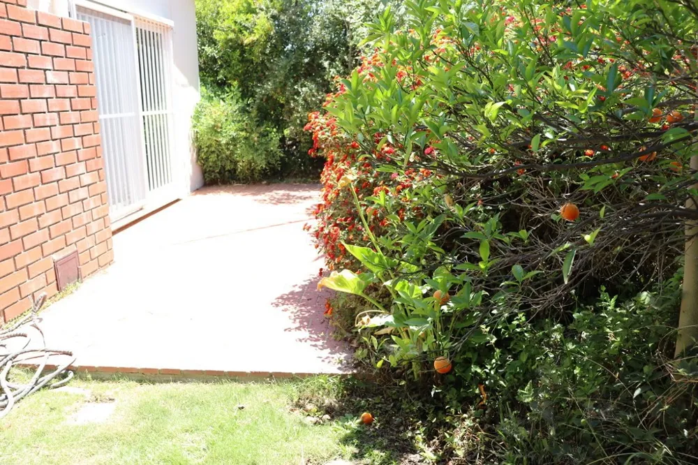 18616 Lassen Street Northridge, CA 91324