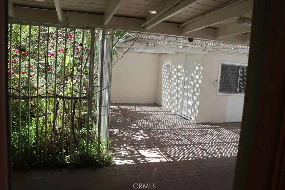 18616 Lassen Street Northridge, CA 91324
