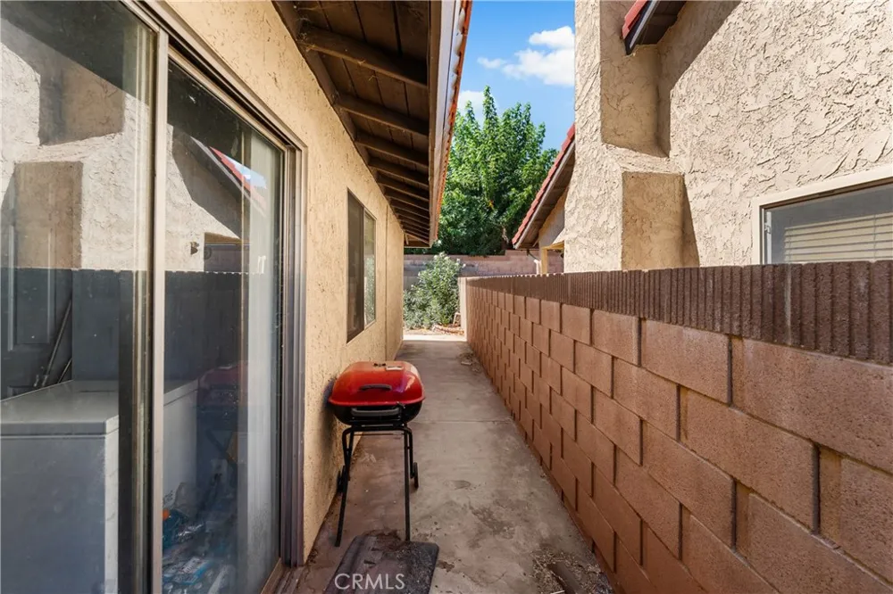 1152 E Avenue J12 Lancaster, CA 93535