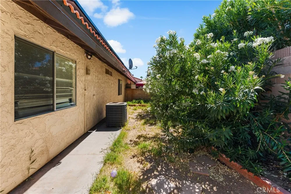 1152 E Avenue J12 Lancaster, CA 93535