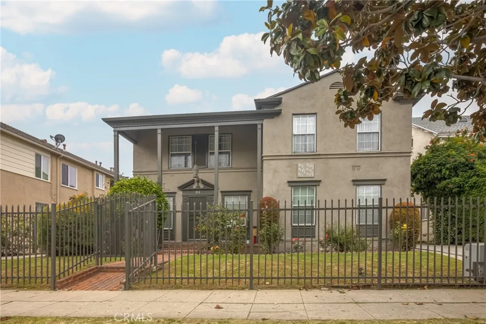 913 S Wilton Place Los Angeles, CA 90019