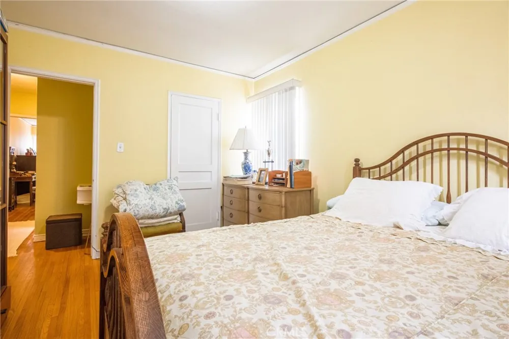 913 S Wilton Place Los Angeles, CA 90019