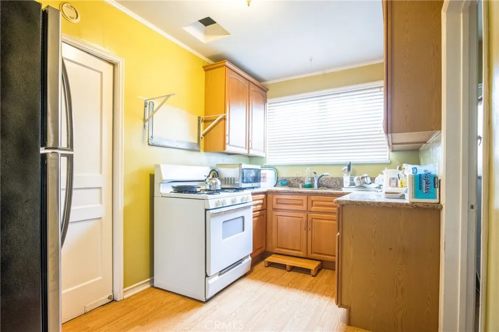 913 S Wilton Place Los Angeles, CA 90019