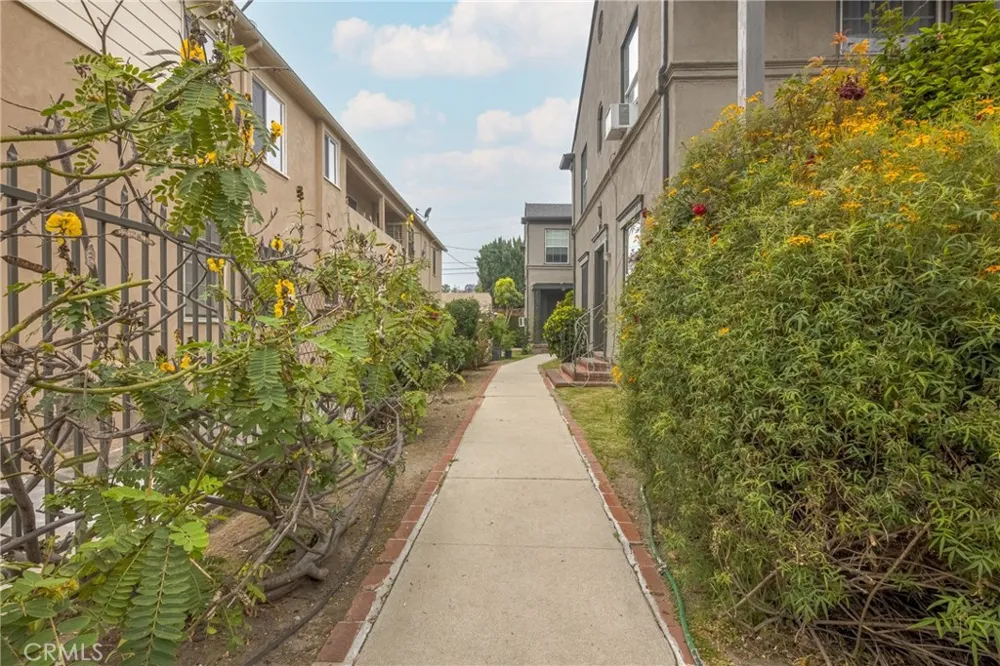 913 S Wilton Place Los Angeles, CA 90019