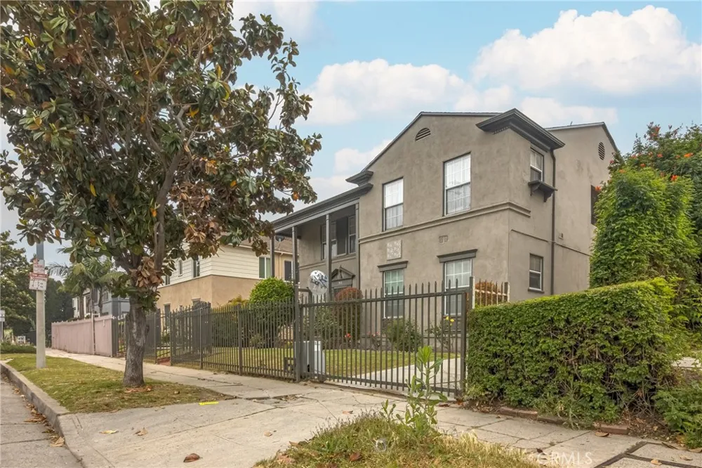 913 S Wilton Place Los Angeles, CA 90019