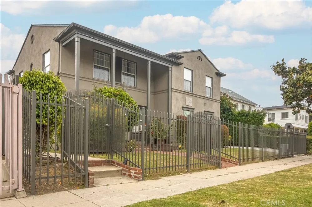 913 S Wilton Place Los Angeles, CA 90019