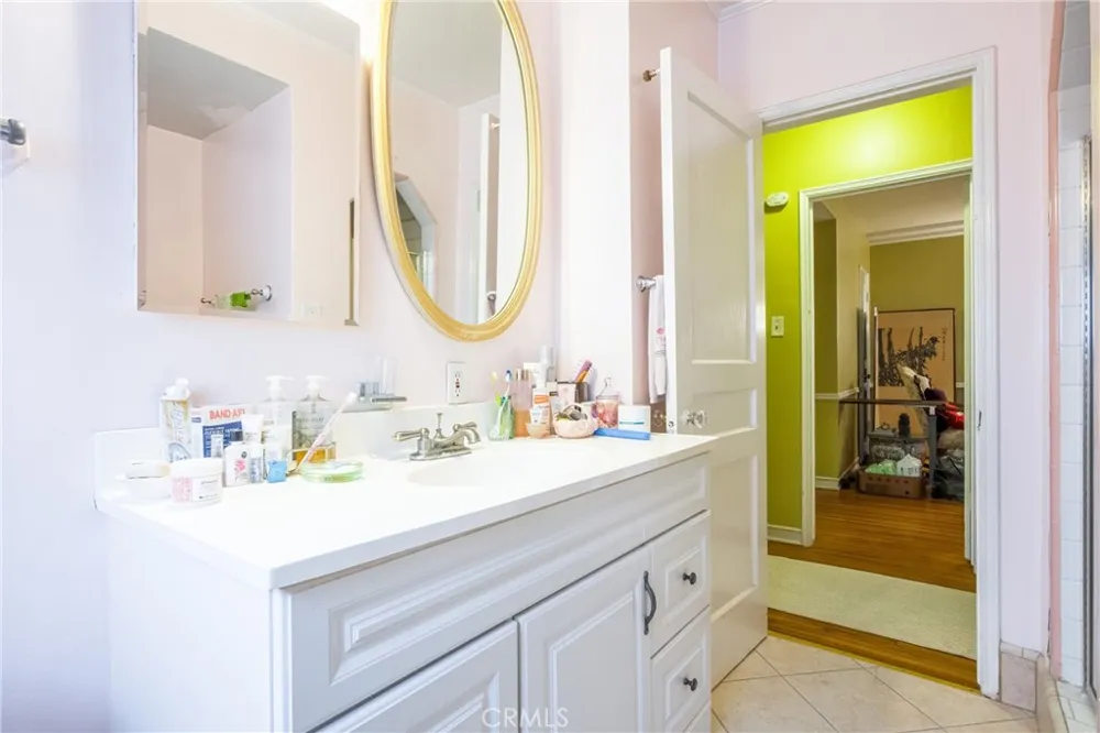 913 S Wilton Place Los Angeles, CA 90019