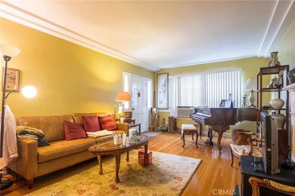 913 S Wilton Place Los Angeles, CA 90019