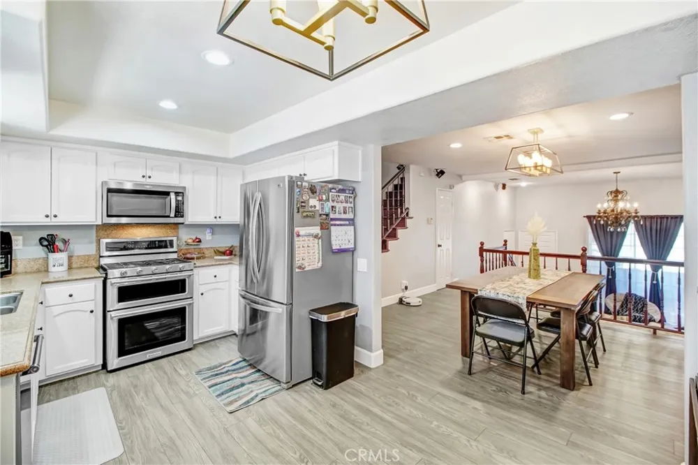 16800 saticoy #4 Lake Balboa, CA 91406