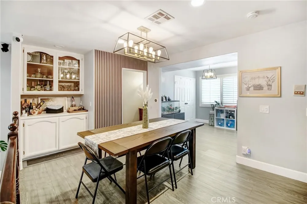 16800 saticoy #4 Lake Balboa, CA 91406
