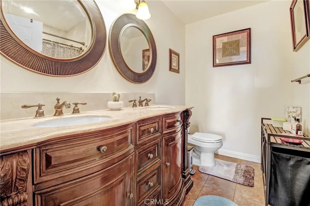 16800 saticoy #4 Lake Balboa, CA 91406