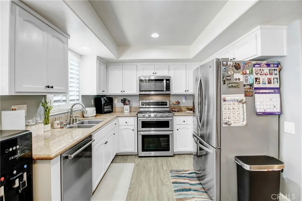 16800 saticoy #4 Lake Balboa, CA 91406