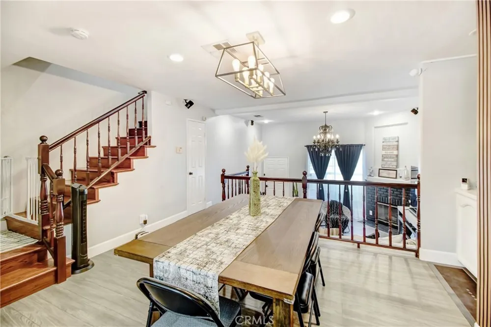 16800 saticoy #4 Lake Balboa, CA 91406