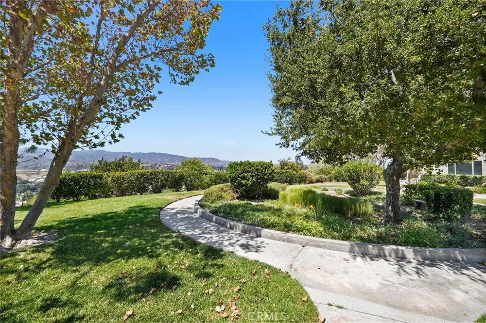 21227 Trumpet Drive #202 Newhall, CA 91321