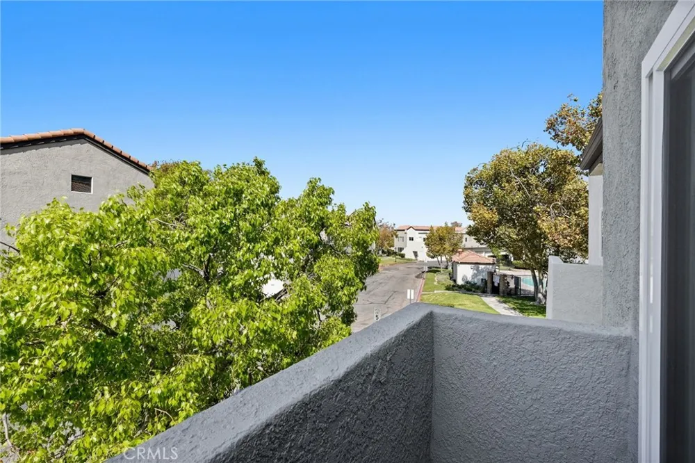 21227 Trumpet Drive #202 Newhall, CA 91321