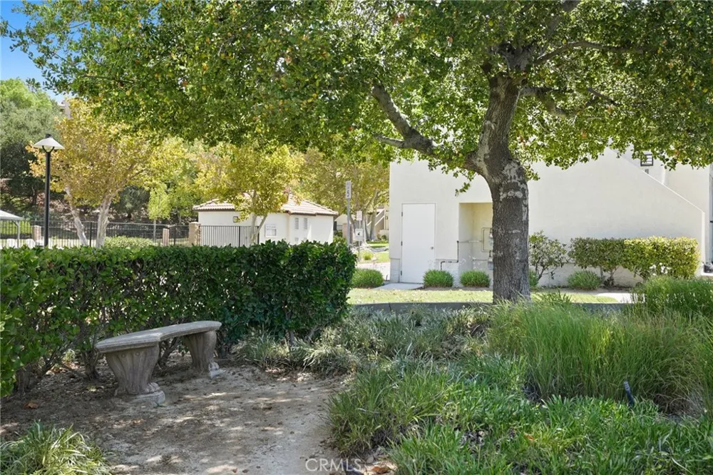21227 Trumpet Drive #202 Newhall, CA 91321