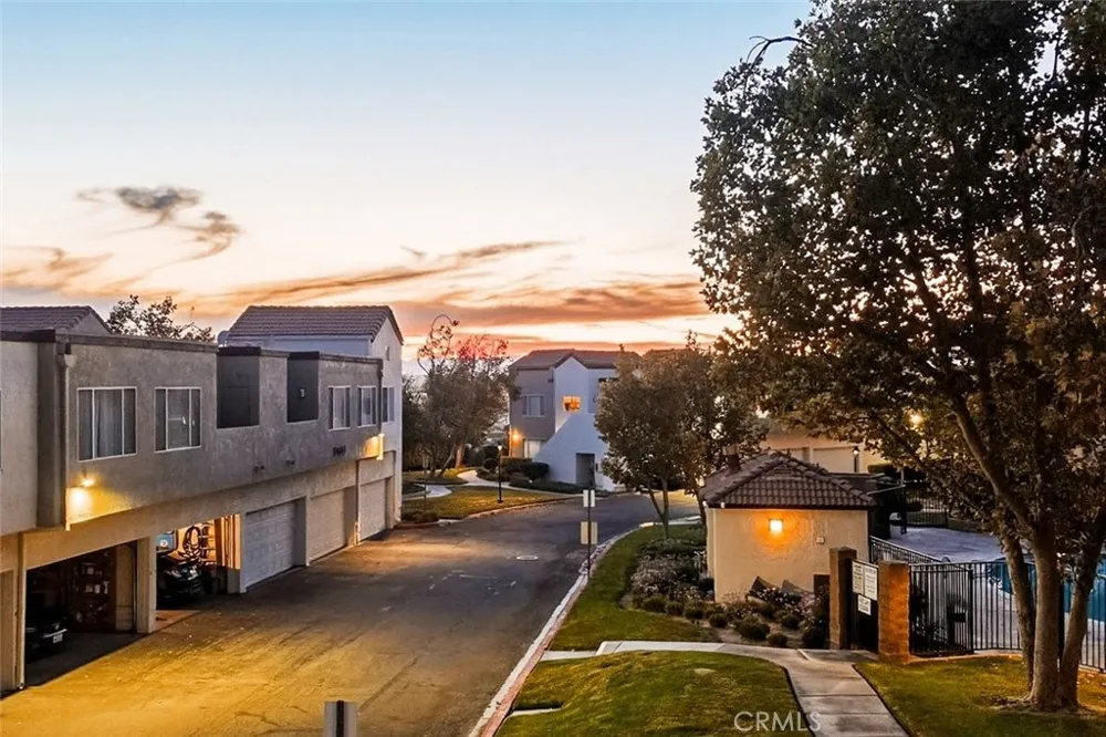 21227 Trumpet Drive #202 Newhall, CA 91321