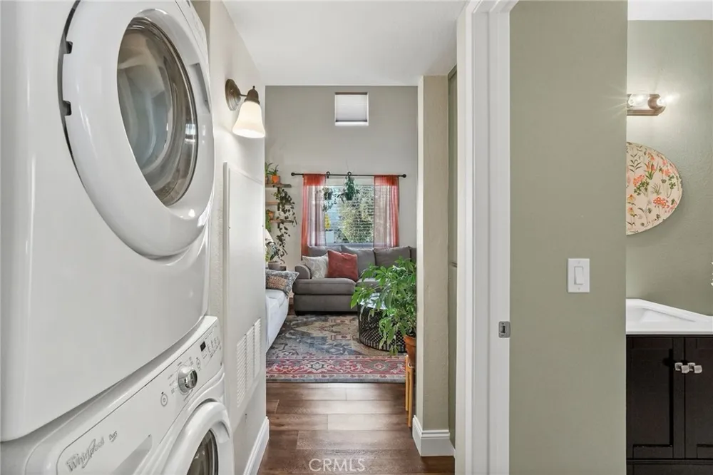 21227 Trumpet Drive #202 Newhall, CA 91321