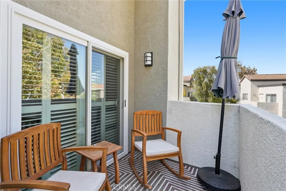 21227 Trumpet Drive #202 Newhall, CA 91321