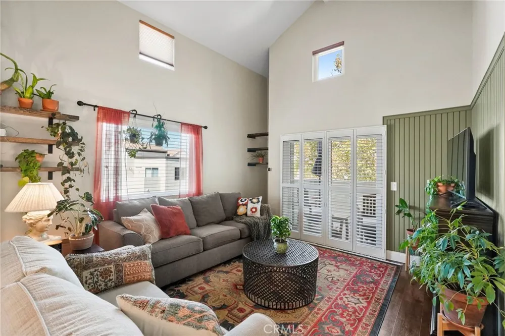 21227 Trumpet Drive #202 Newhall, CA 91321