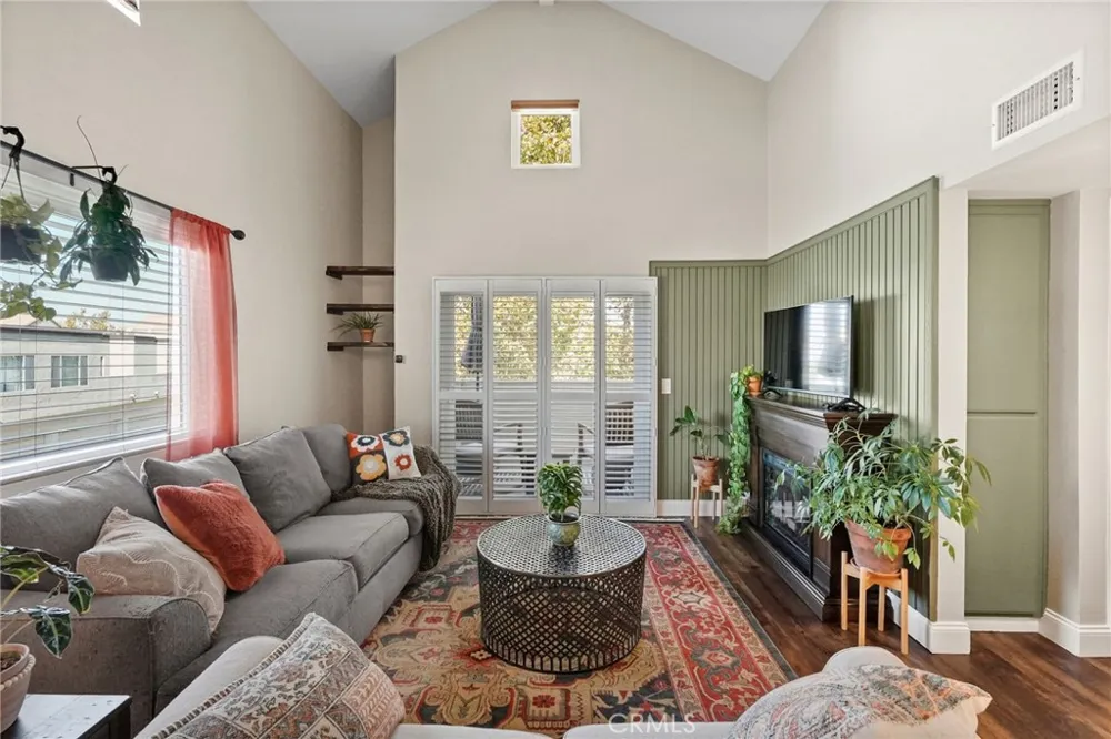 21227 Trumpet Drive #202 Newhall, CA 91321
