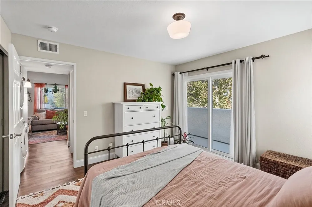21227 Trumpet Drive #202 Newhall, CA 91321