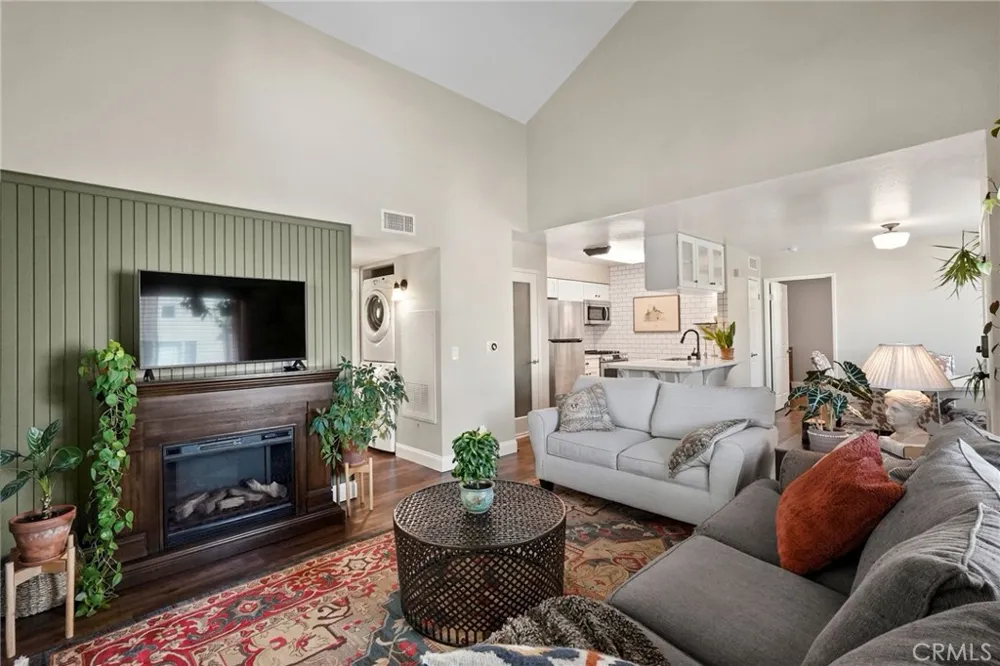 21227 Trumpet Drive #202 Newhall, CA 91321