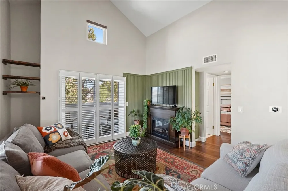 21227 Trumpet Drive #202 Newhall, CA 91321