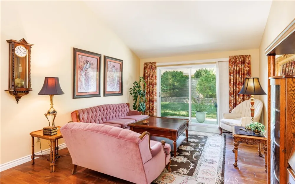 25503 Via Impreso Valencia, CA 91355