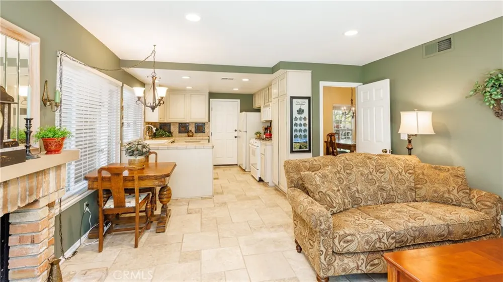 25503 Via Impreso Valencia, CA 91355