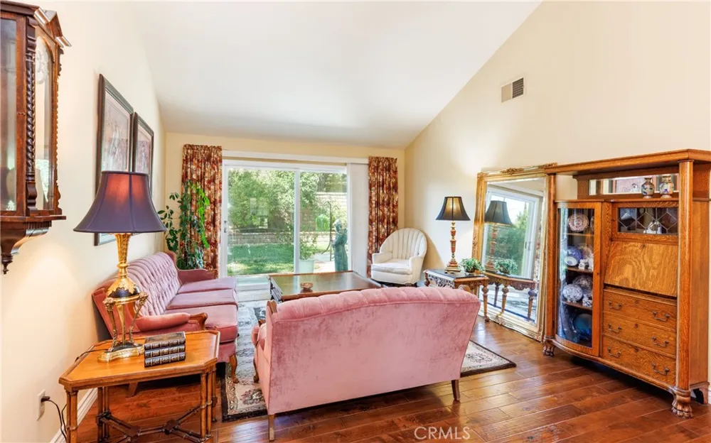 25503 Via Impreso Valencia, CA 91355