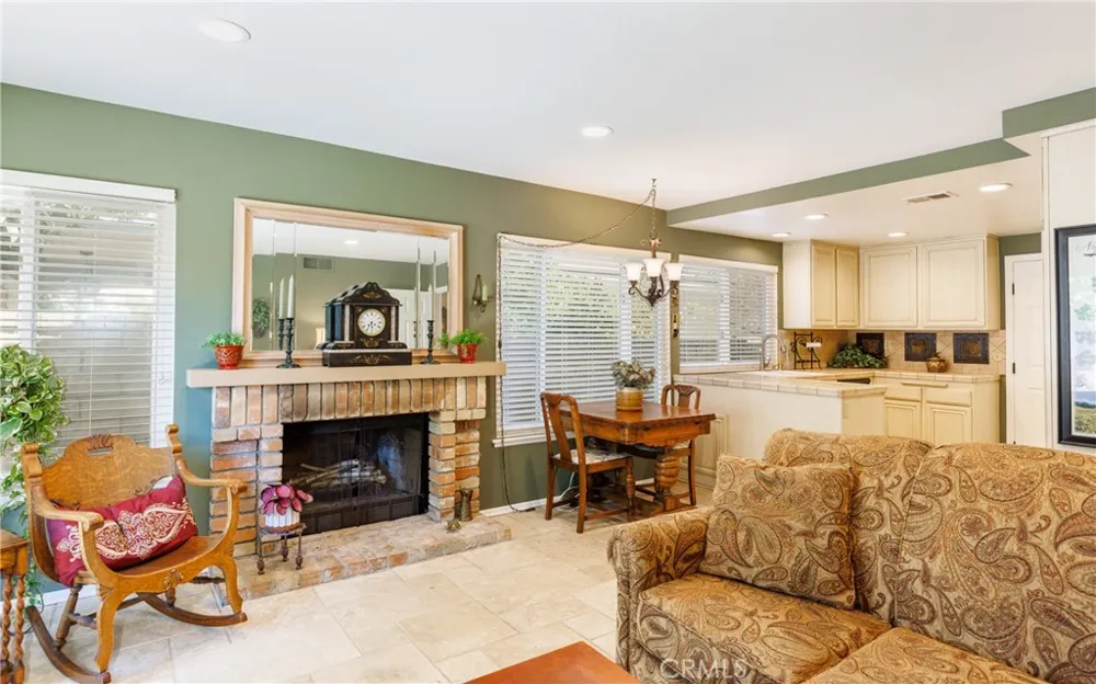 25503 Via Impreso Valencia, CA 91355