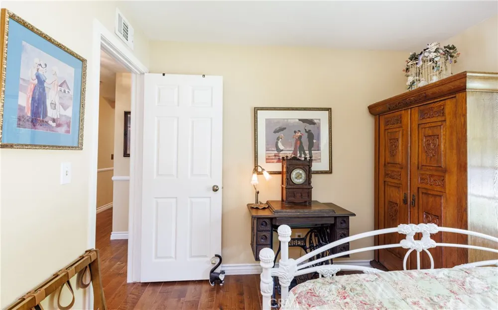 25503 Via Impreso Valencia, CA 91355