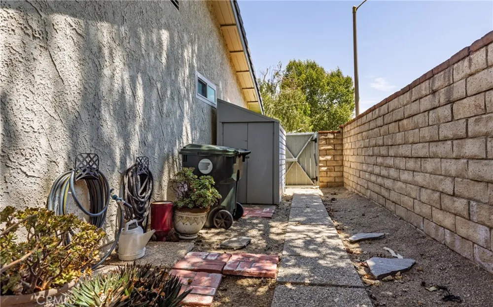 25503 Via Impreso Valencia, CA 91355