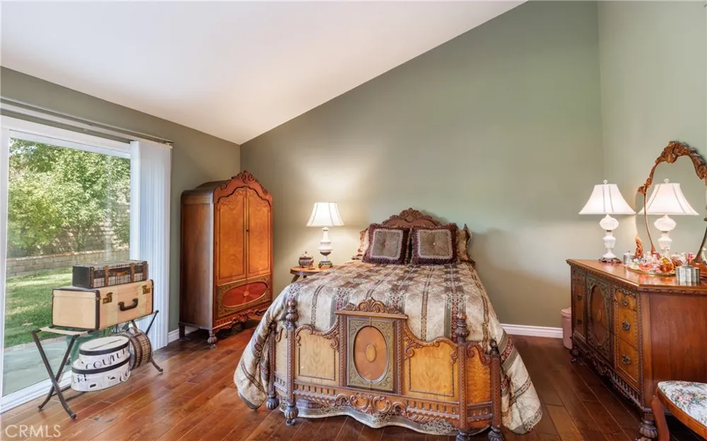 25503 Via Impreso Valencia, CA 91355