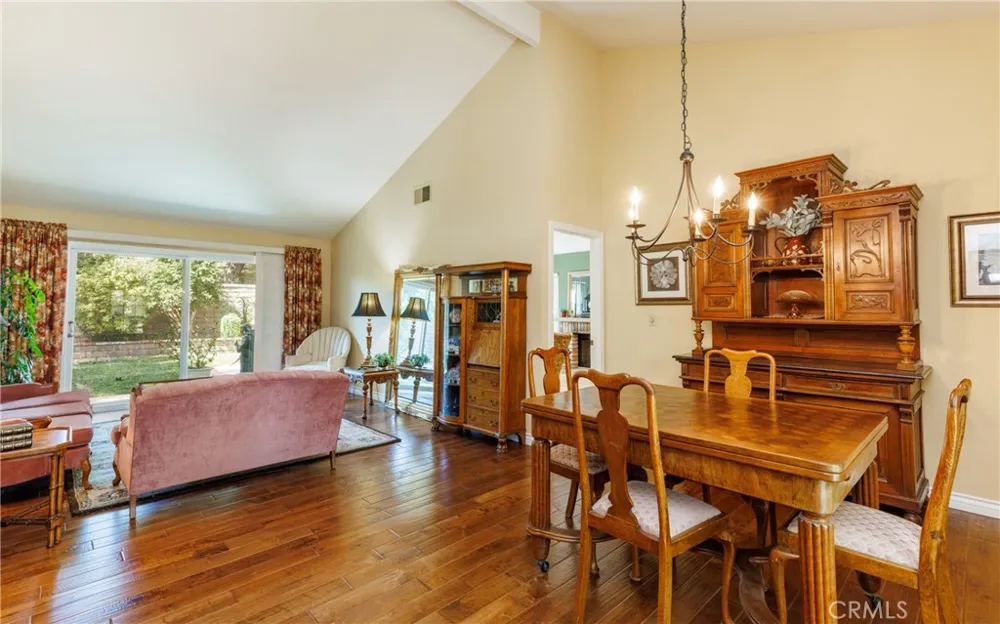 25503 Via Impreso Valencia, CA 91355