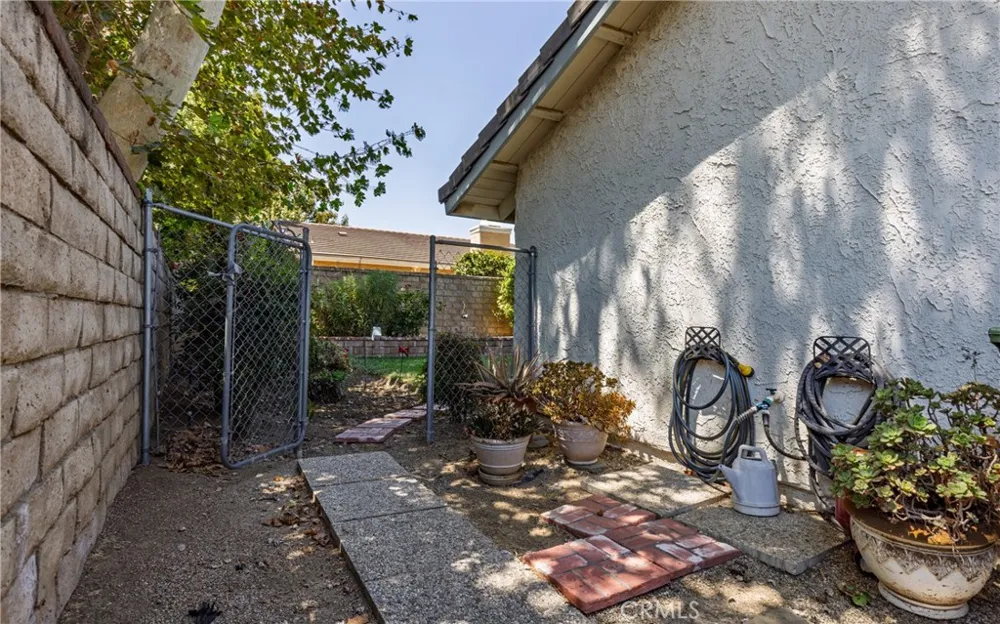 25503 Via Impreso Valencia, CA 91355