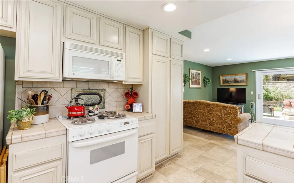 25503 Via Impreso Valencia, CA 91355