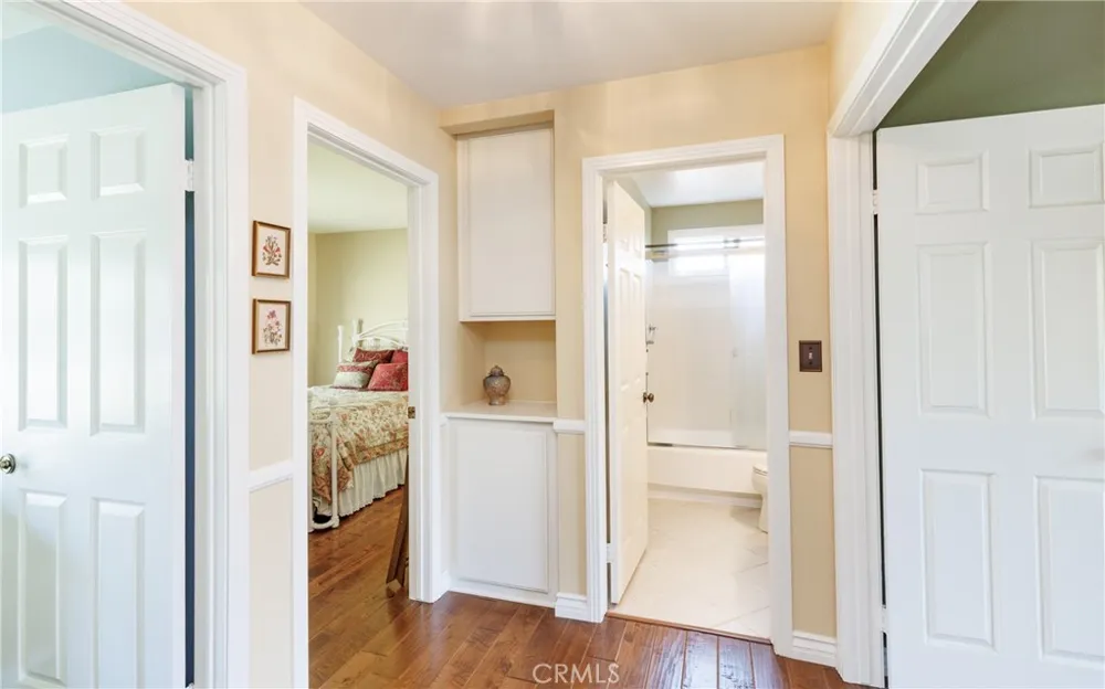 25503 Via Impreso Valencia, CA 91355