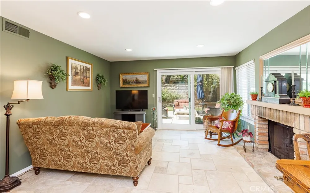 25503 Via Impreso Valencia, CA 91355