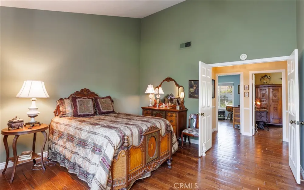 25503 Via Impreso Valencia, CA 91355